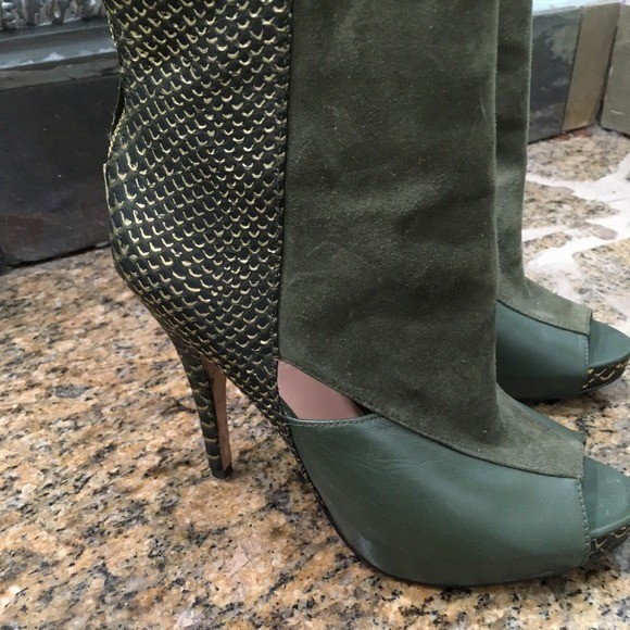 Charles David Designer Y2K leather Suede Snake embossed peep Toe Heels 6.5