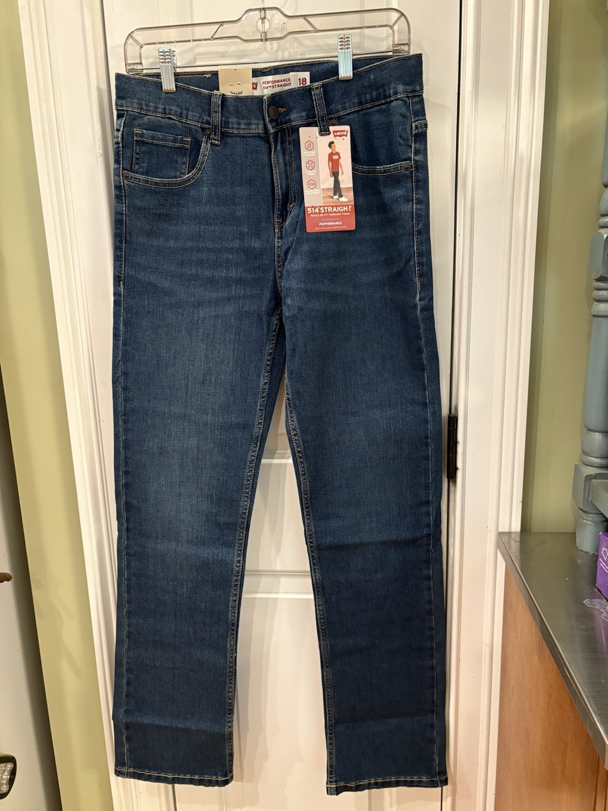 Levi’s Boys’ 514 Straight Fit Performance Jeans – Medium Wash 18 Reg 29×31 NWT