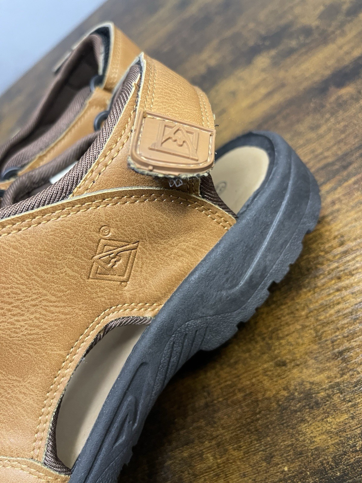 Avalanche Men’s Solid Brown/Black Sandals Hook & Loop Strap Logo Accents Sz 8