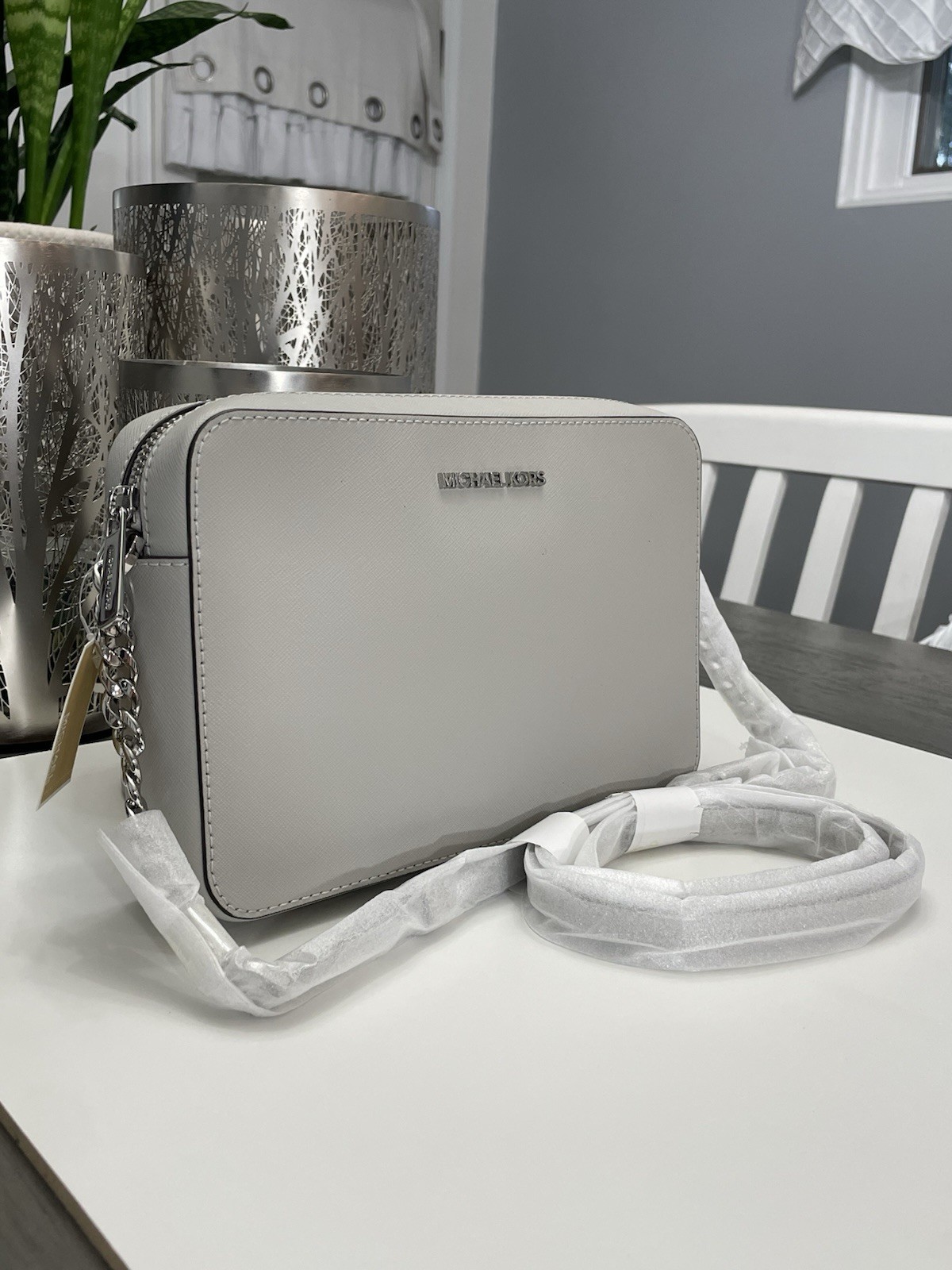 Michael Kors Jet Set LG EW Crossbody Saffiano Leather Aluminum + Pouch