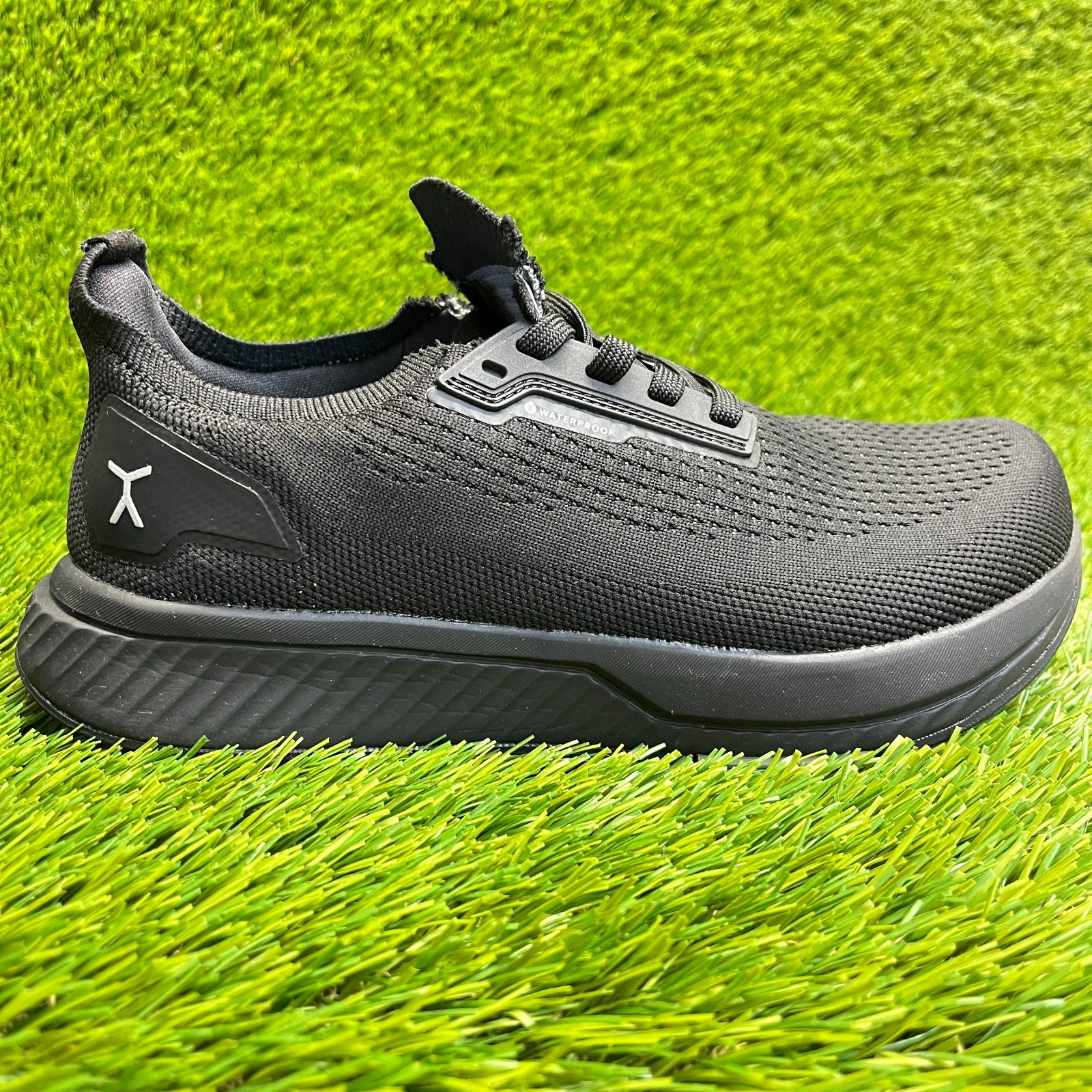 Flux Adapt Waterproof Runner Stealth Black Womens Size 7.5 Athletic Knit Shoes
