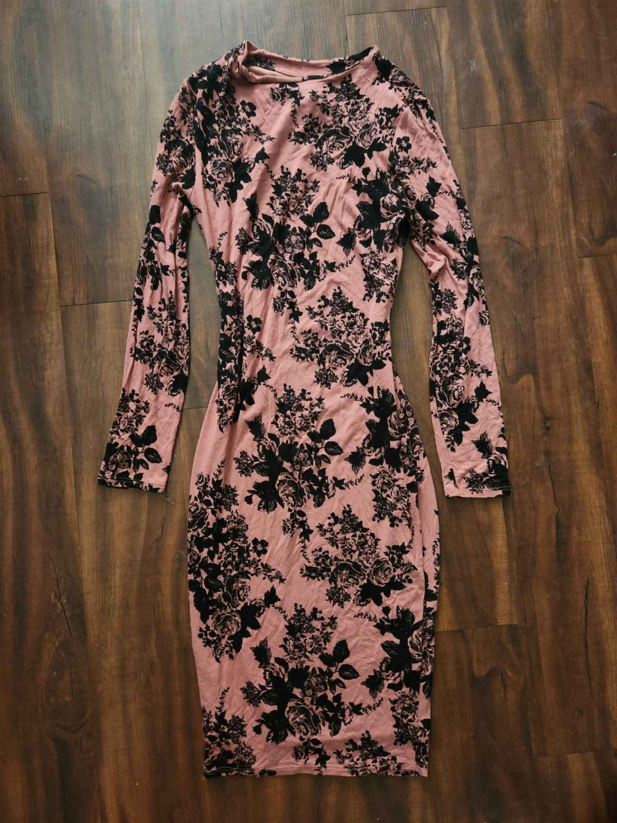 Windsor Women’s Dress Size Large Black Rose Pattern/Burgandy