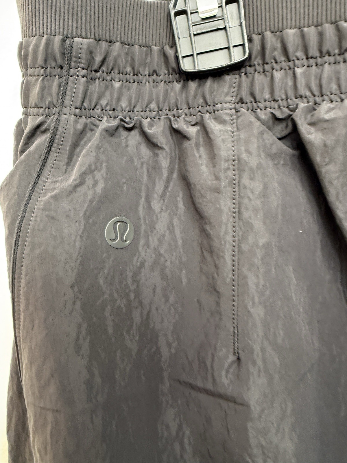 NWOT LULULEMON Crinkled Nylon Relaxed Parachute Pant Pants, Size Large, Black