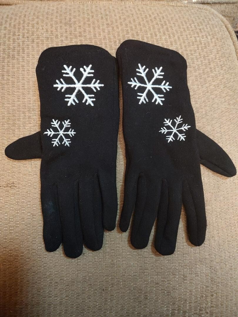 WINTER BLACK AND WHITE SNOWFLAKES GLOVES- 80% cotton, 20% polyester