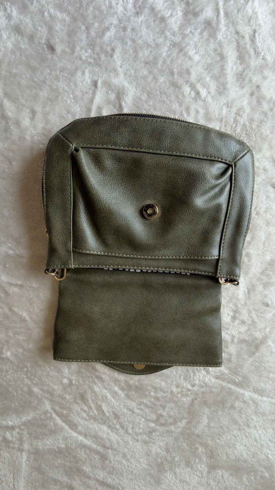 Mods Luxe Green Pebbled Geometric Crossbody Bag Gold Hardware Zip/Magnetic Strap