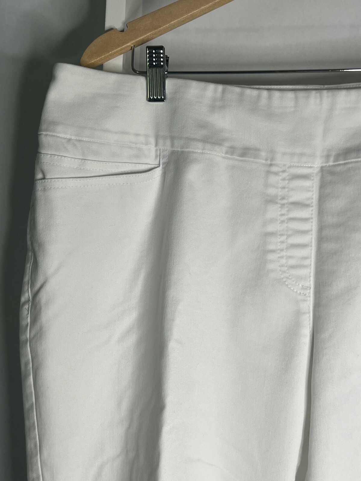 Westbound Crop Pants Woman 20W White Stretch Pockets 21 in Inseam Med Wt Fabric