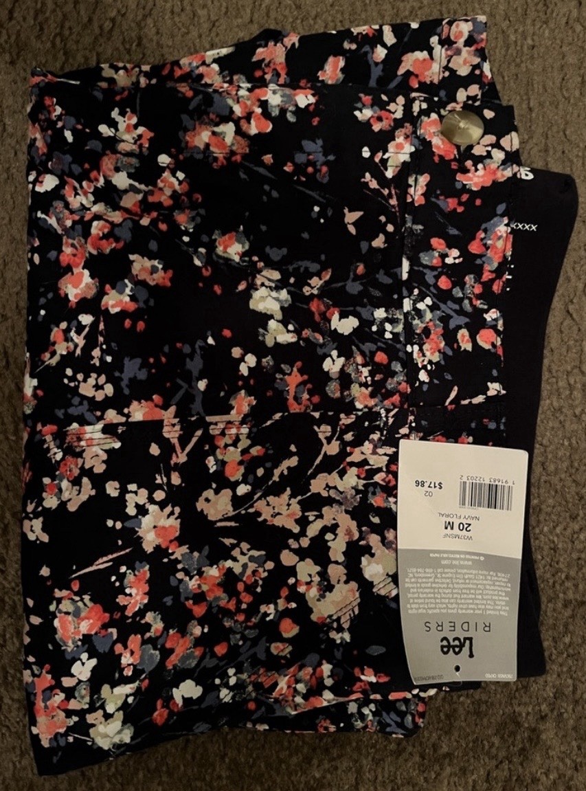 New Womens Lee Riders Shorts 20 M Blue Floral Chino Mid Rise Cotton Stretch