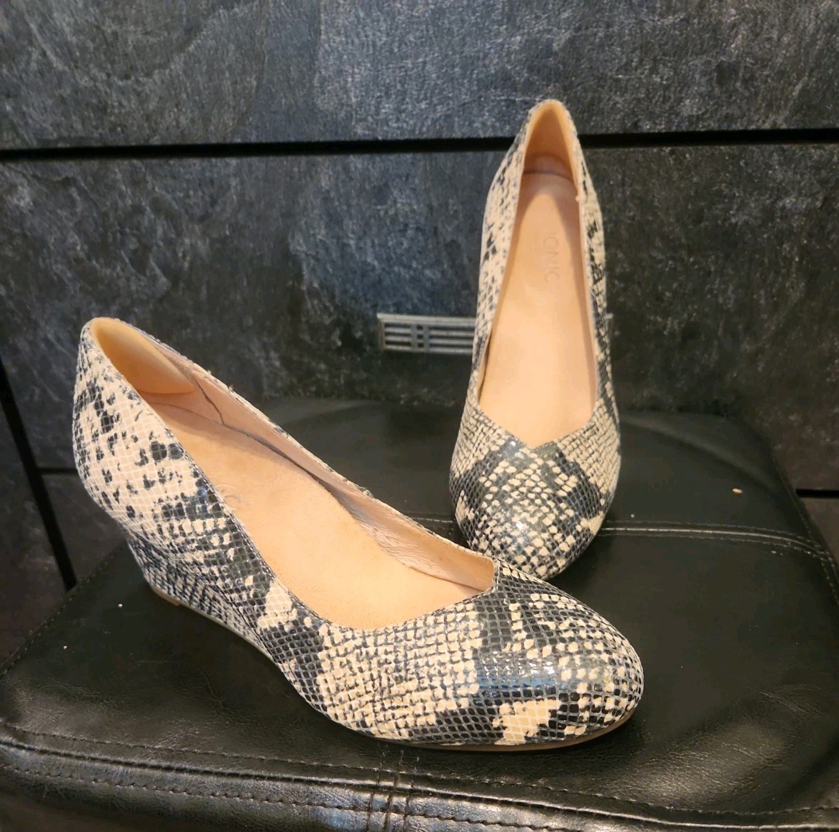 Vionic Orthaheel Leather Snakeskin Reptile Print Antonia Wedge Pumps Shoes Sz 8