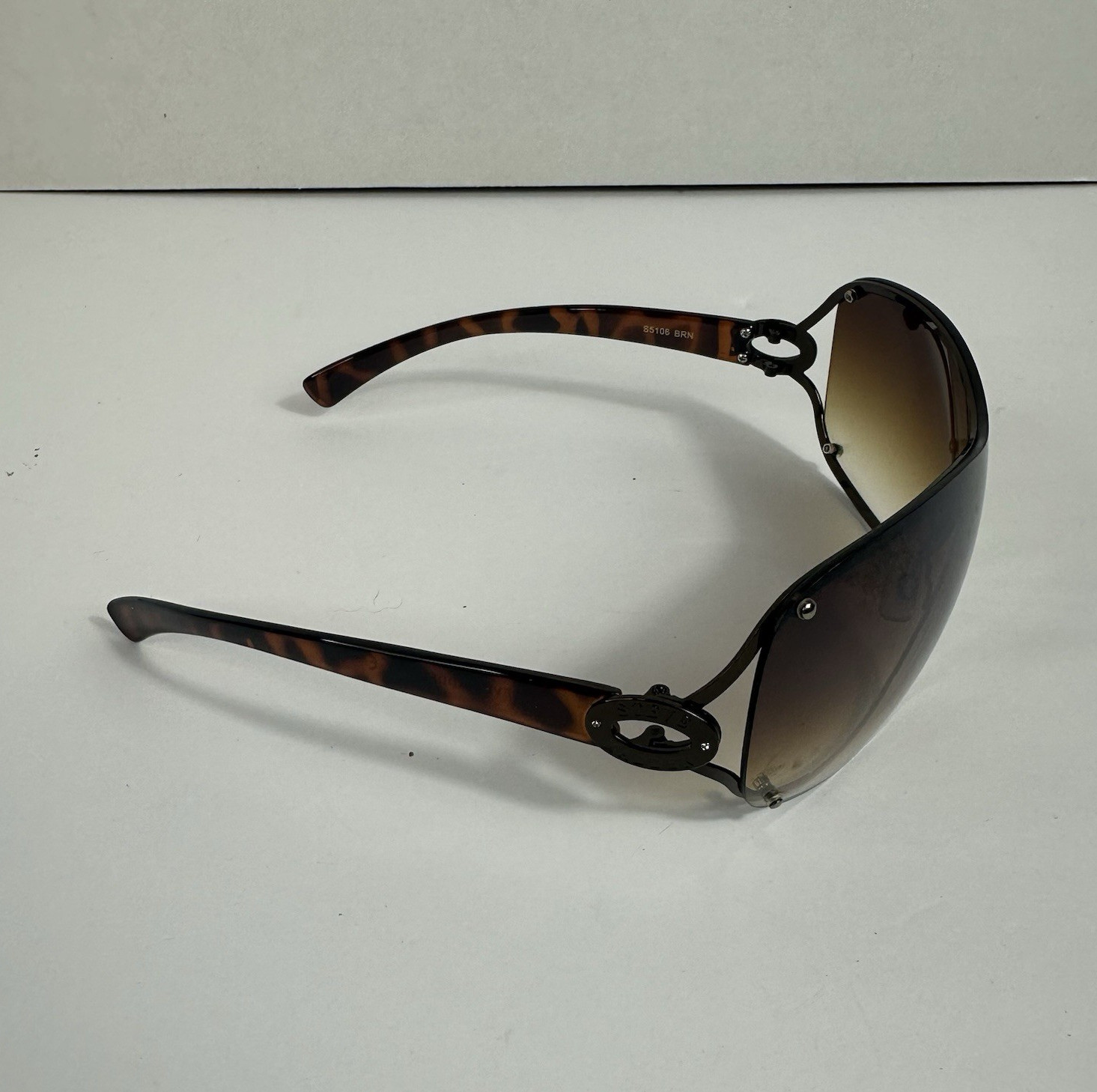 Steve Madden Men’s Shield Sunglasses S5106 BRN Black Full Rim Brown Gradient