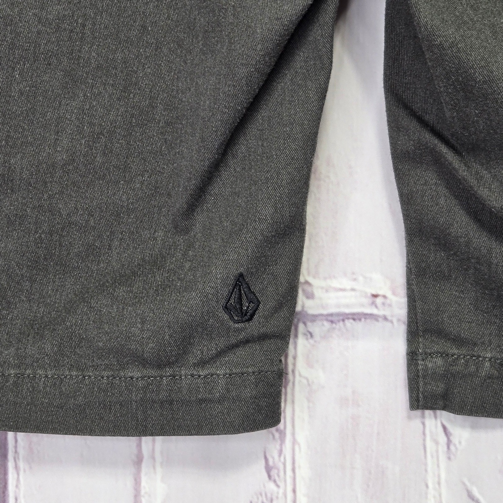 Volcom Mens Corpo Class Chino Shorts Charcoal Gray Size 32 Stretch Skateboard