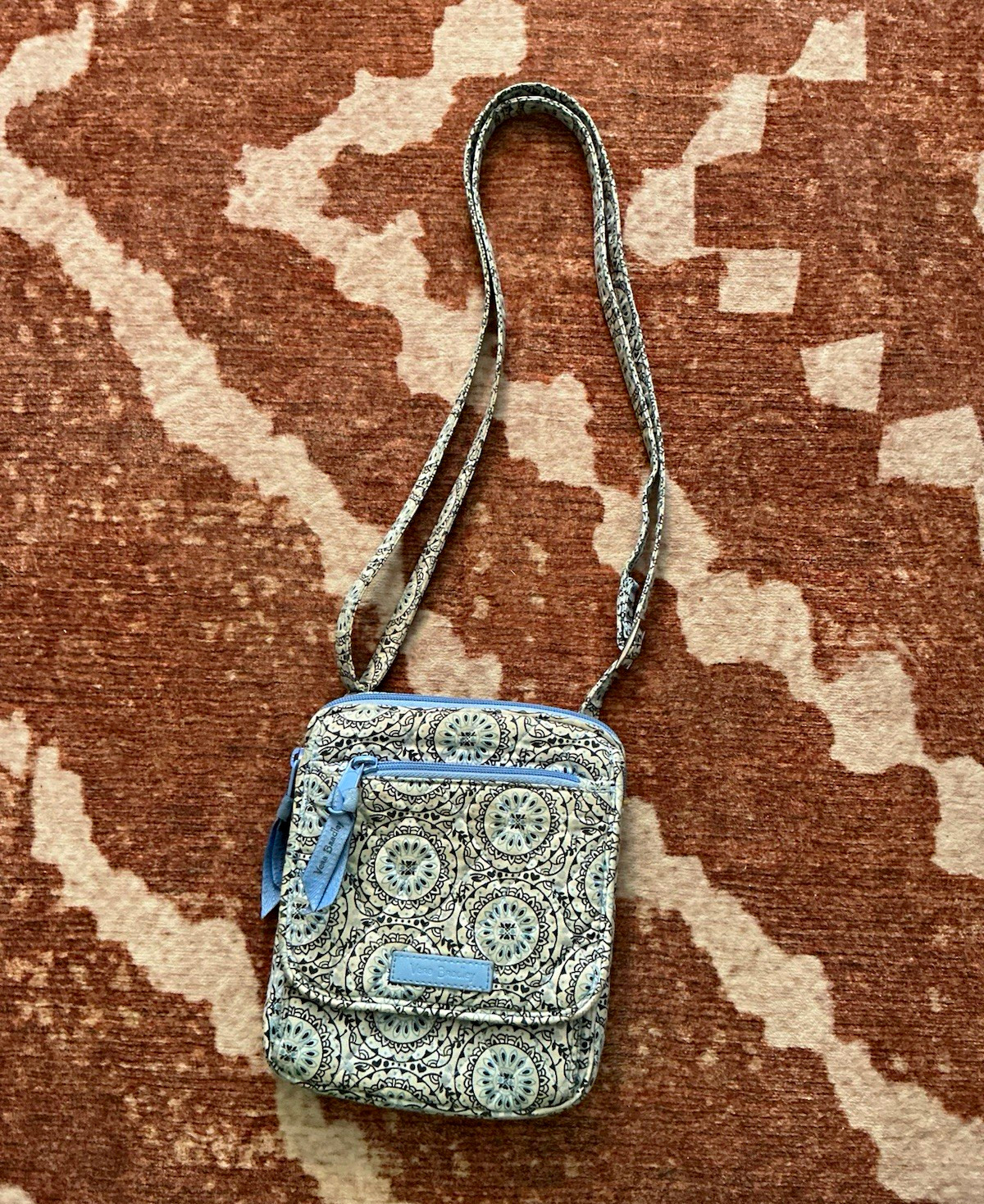 Vera Bradley Small Blue White Floral Crossbody Bag Zip/Magnetic Lined Pockets