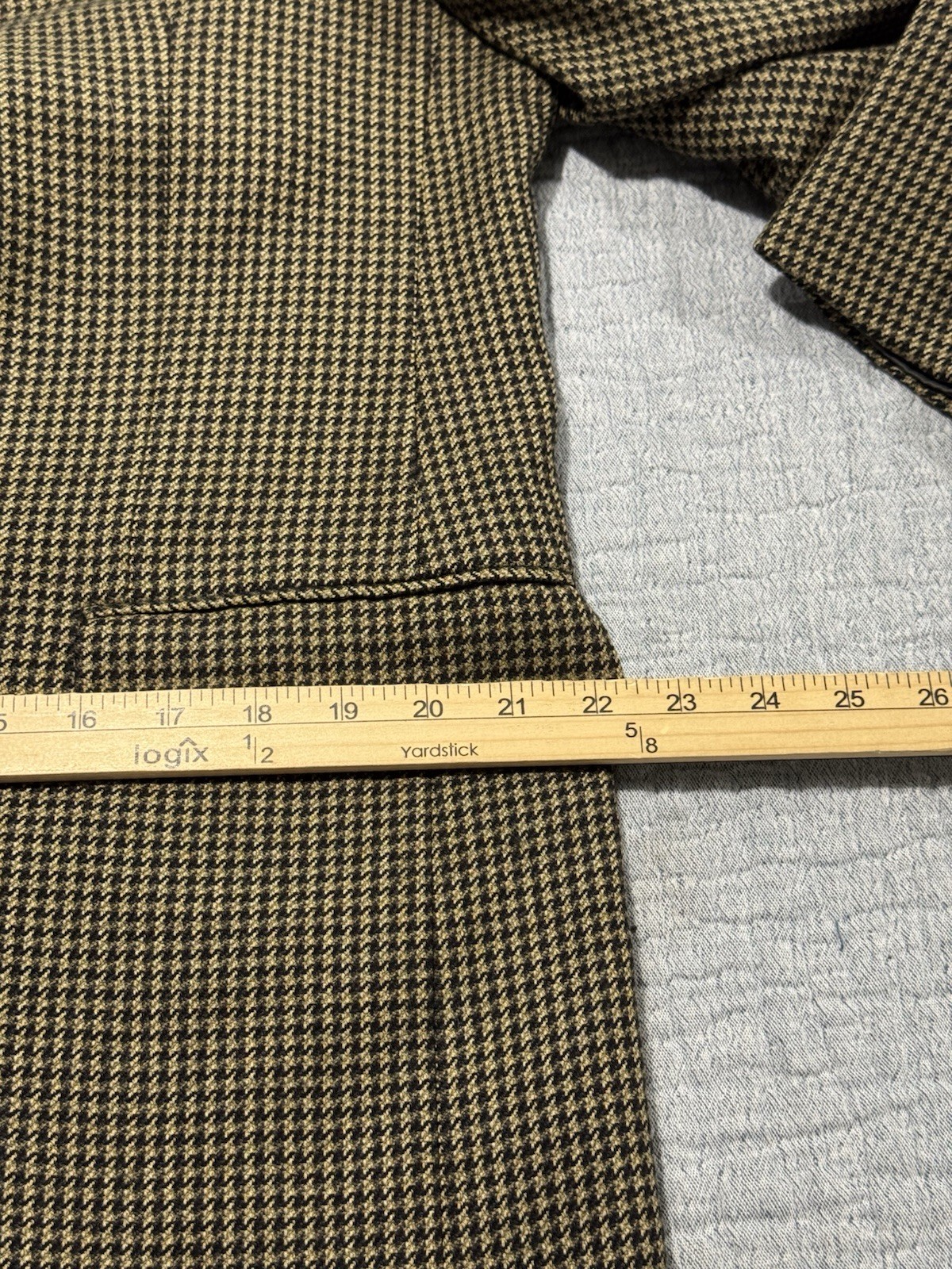 Hickey Freeman Bespoke Houndstooth Blazer. Brown Measurements in Pictures