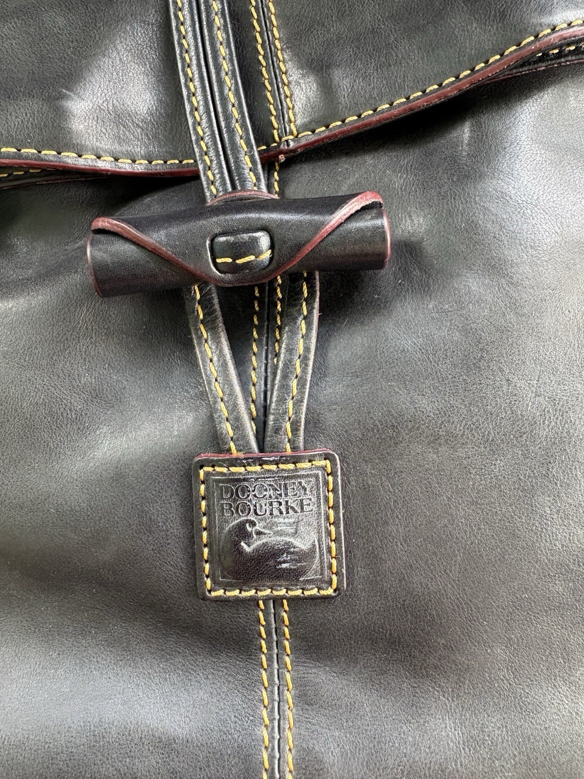 Dooney & Bourke Black Shoulder Bag Toggle/Zip Red Lined Pockets Gold Dust Bag