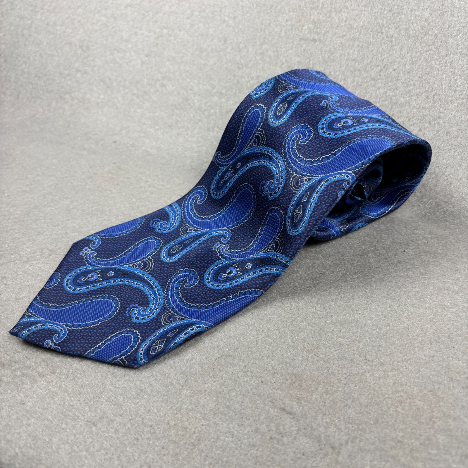 Ermenegildo Zegna Blue Paisley Silk Tie Made in Italy Luxury Designer 3.25″