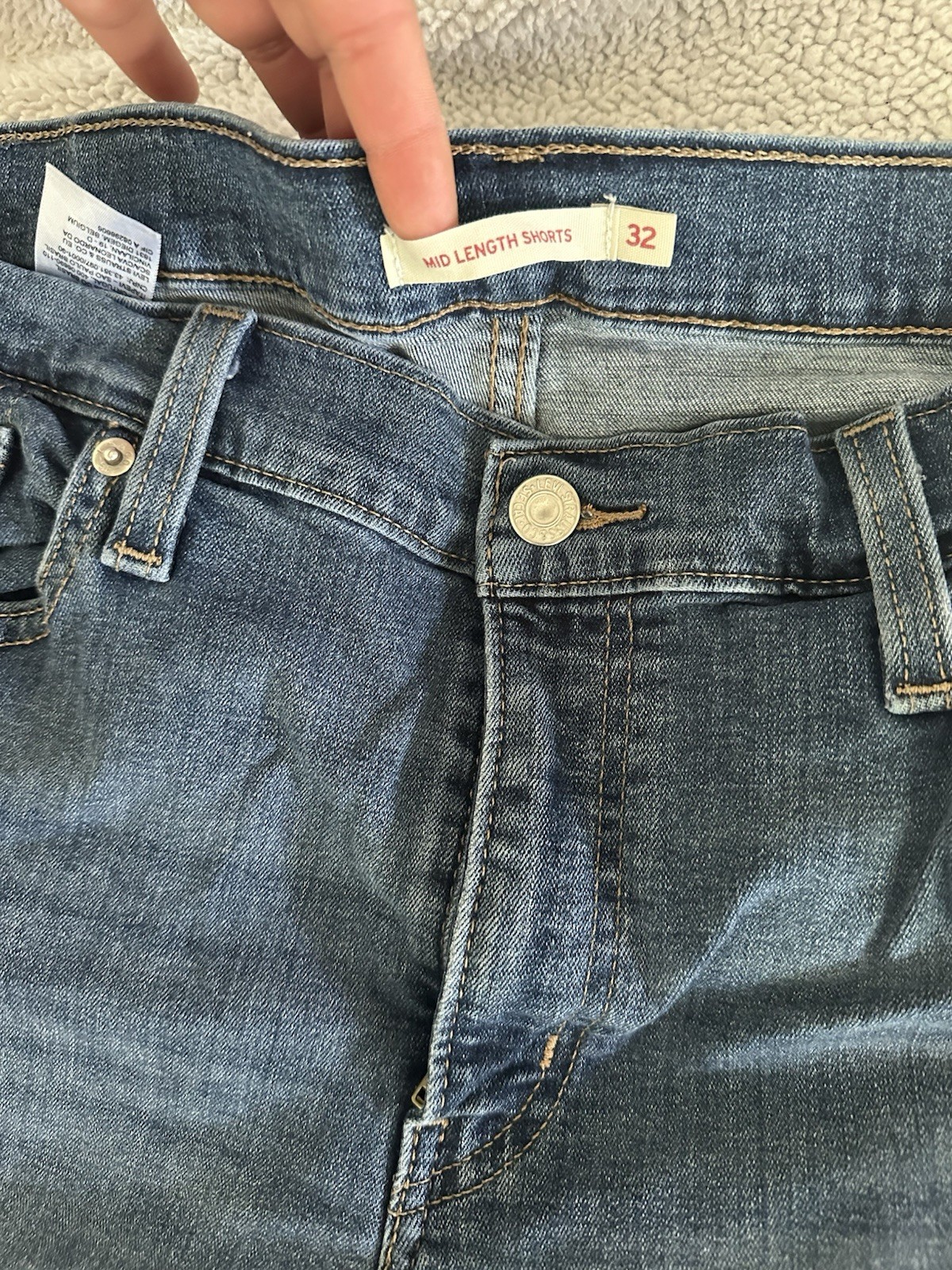 Levi Strauss & Co. Women’s Mid Length Denim Shorts 32×6 Blue Cuffed 5-Pkt