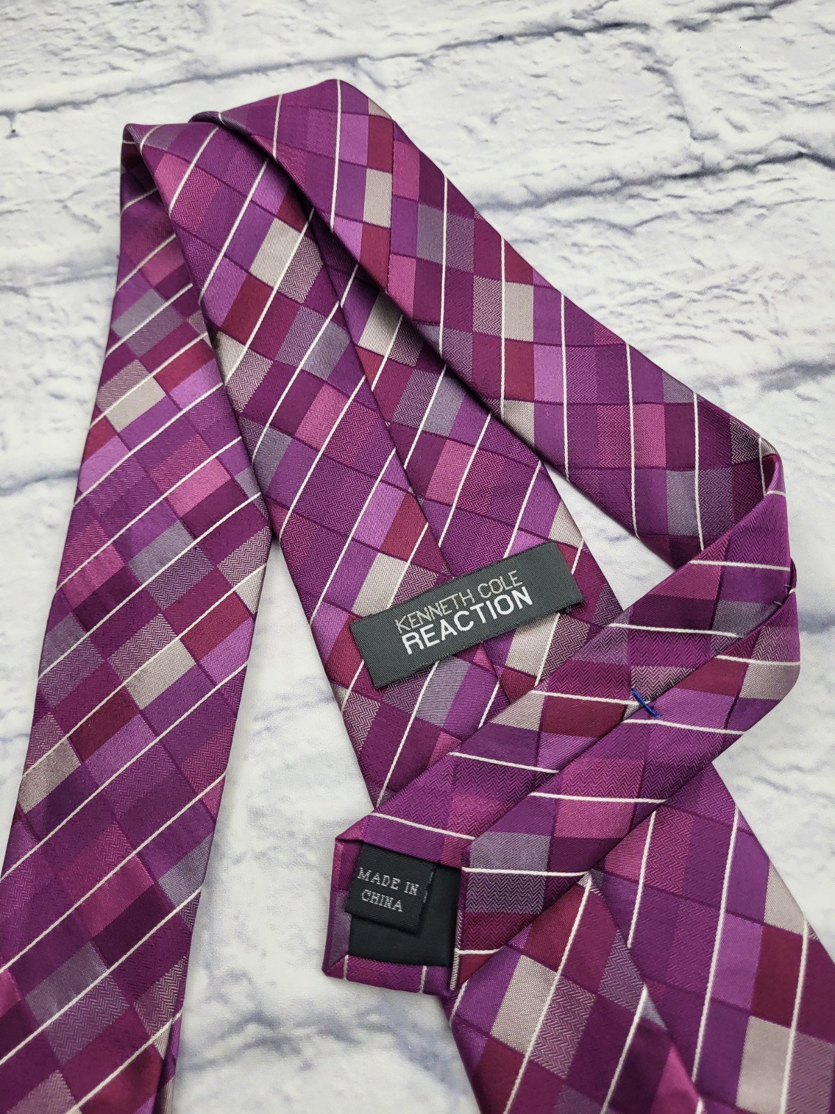 Kenneth Cole Reaction Silk Tie Purple Pink Gray Plaid Men Necktie 57 x 3.25*
