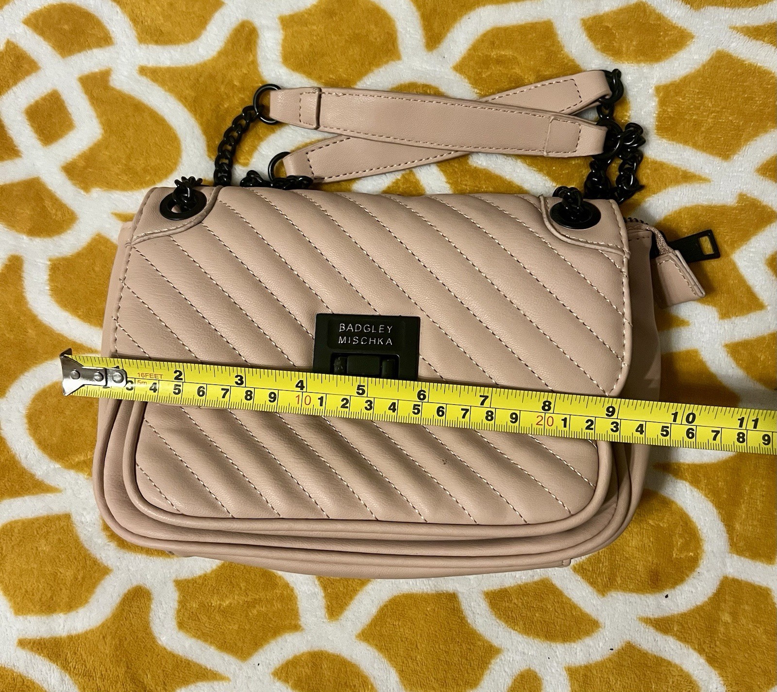 Badgley Mischka Beige Quilted Crossbody Bag Black Chain Strap, Zip Turn Lock