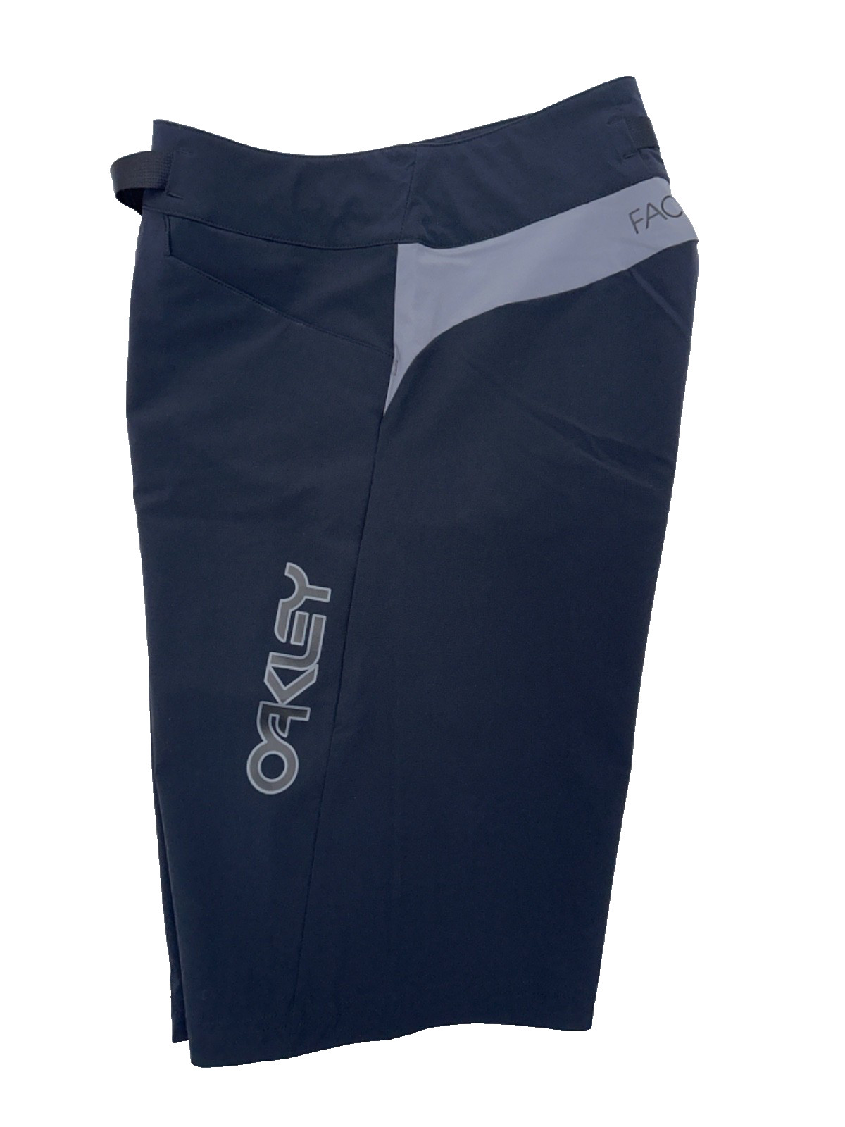 $100 Oakley Men’s Seeker 75 Bike Shorts 11.5” – Black/Grey – Size 29 – New Tags