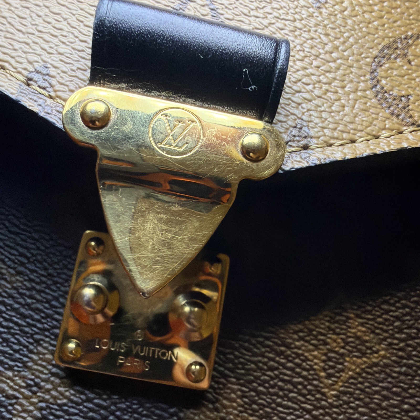 Louis Vuitton POCHETTE METIS REVERSE Monogram. 100% authentic.