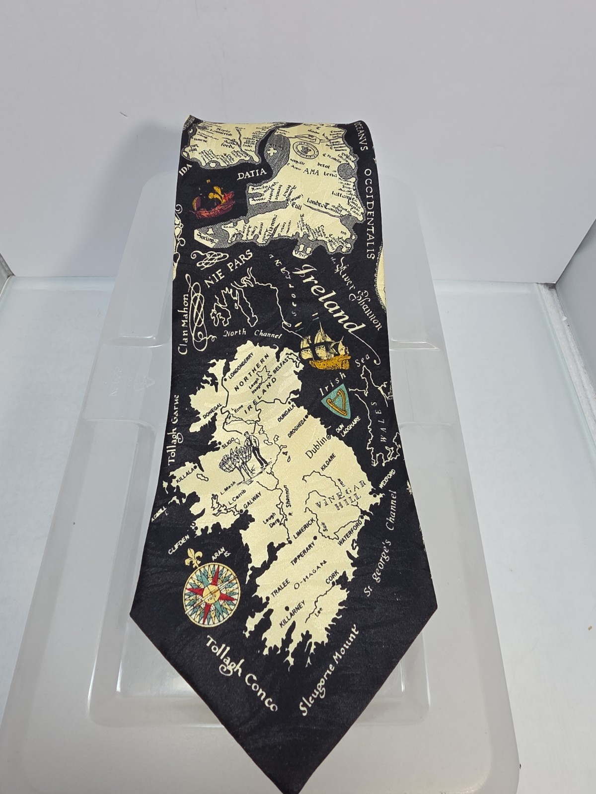 Museum Artifacts Ireland Map Silk Tie 59″