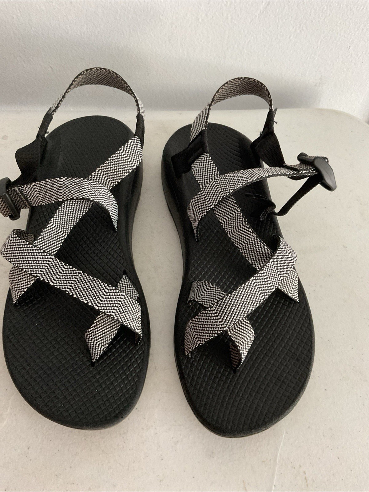 Chaco Z2 Cloud Women’s Strappy Toe Loop Sandals Black White Geometric Sz W11