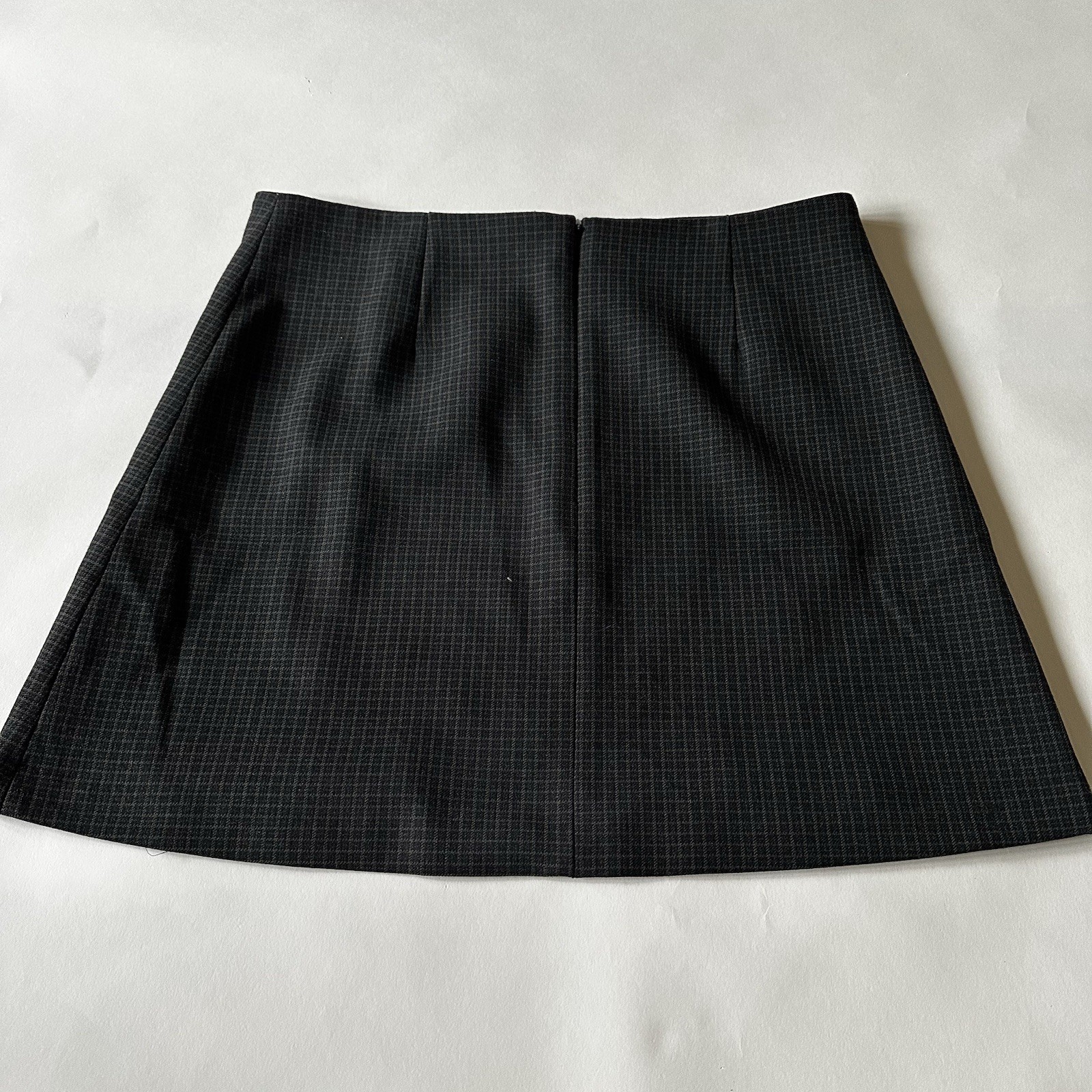 Aritzia Wilfred Charcoal Plaid Mini Skirt — Size 12 academia preppy