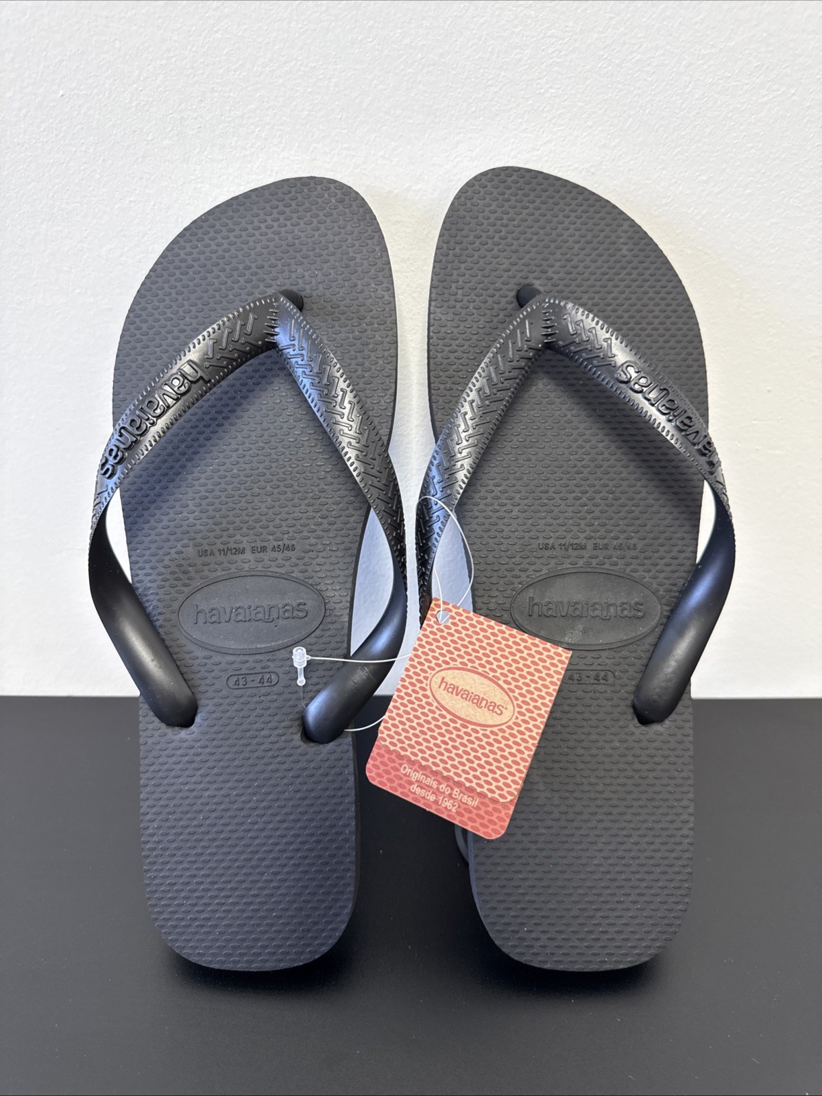 Havaianas Unisex Top Flip Flop Sandal Black 11/12M