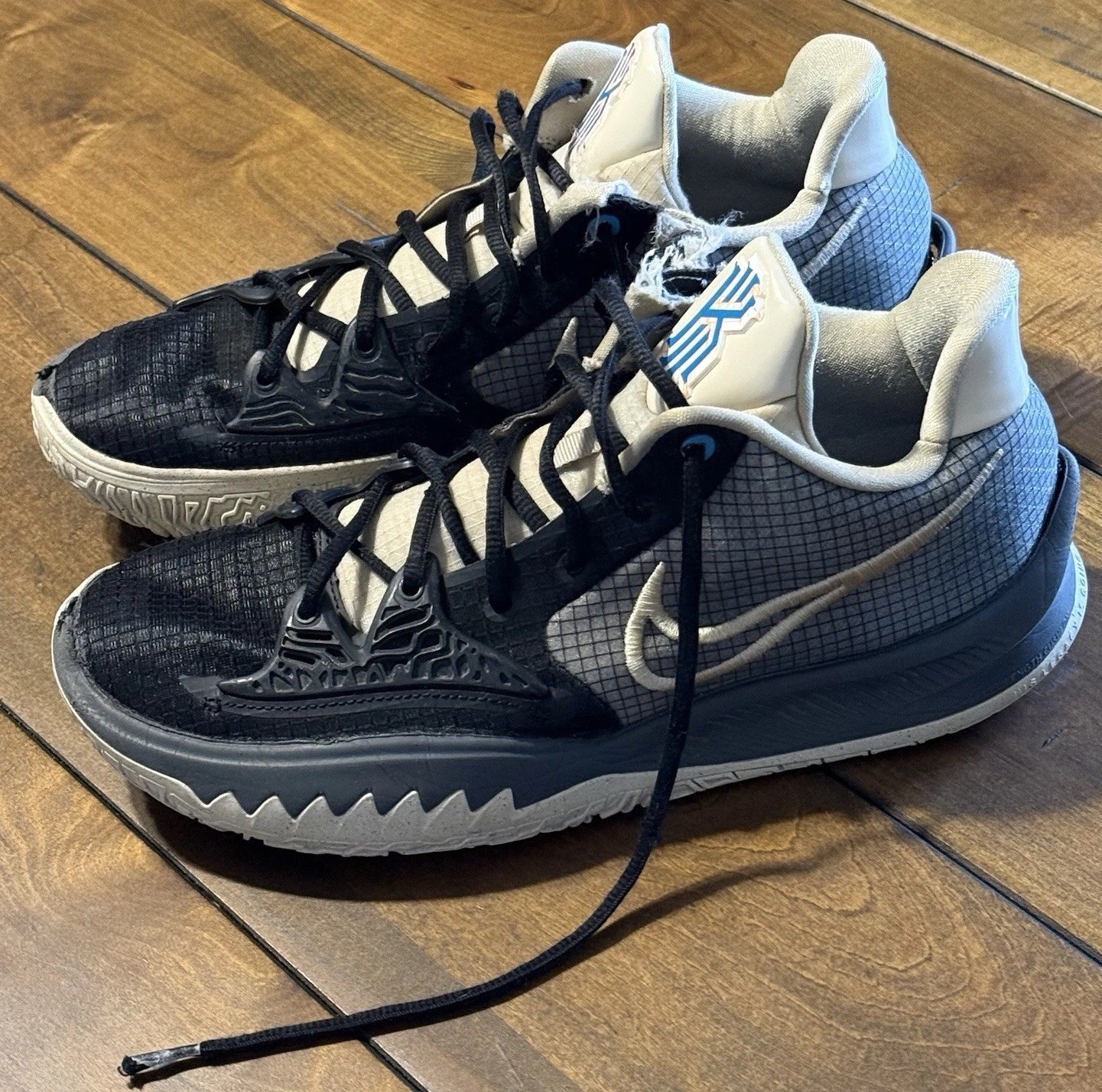 Nike Men’s Kyrie 4 Low Black Grey Rattan Size 10.5 Beaters Play Shoes Irving