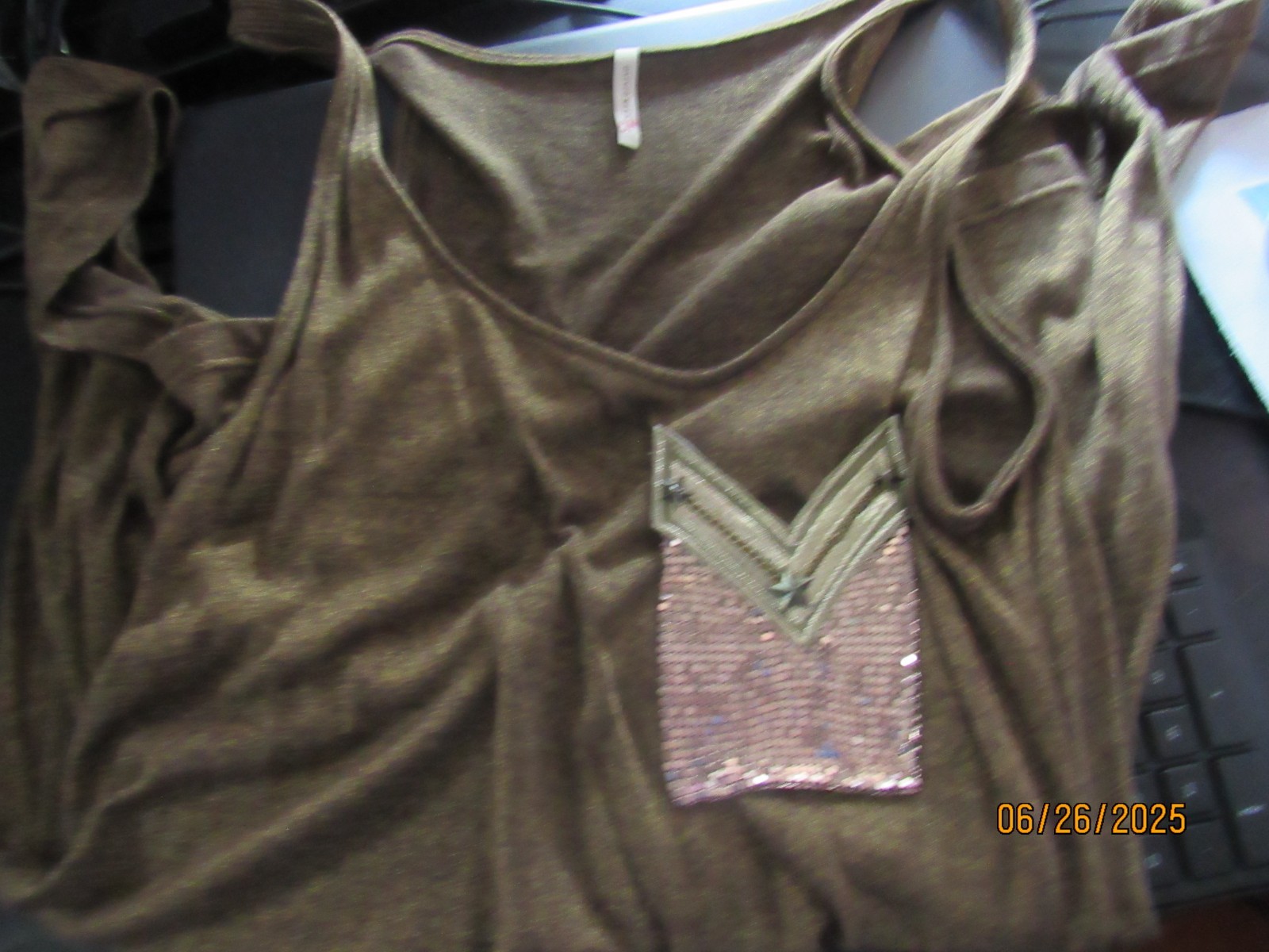 VTG L Olivia Moon heather army green tank top chain mele pocket military detail