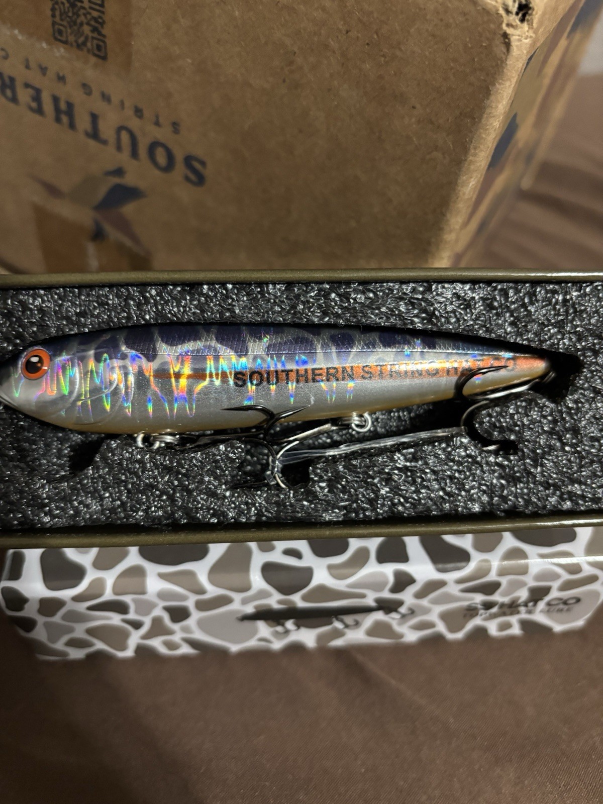 Southern String Hat Co Topwater Floating Lure 6in 1oz + Hat