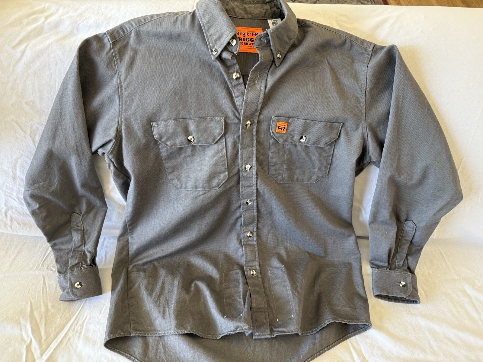Wrangler Men’s FR Shirt Size Medium, Grey, Button-Up, Riggs Workwear