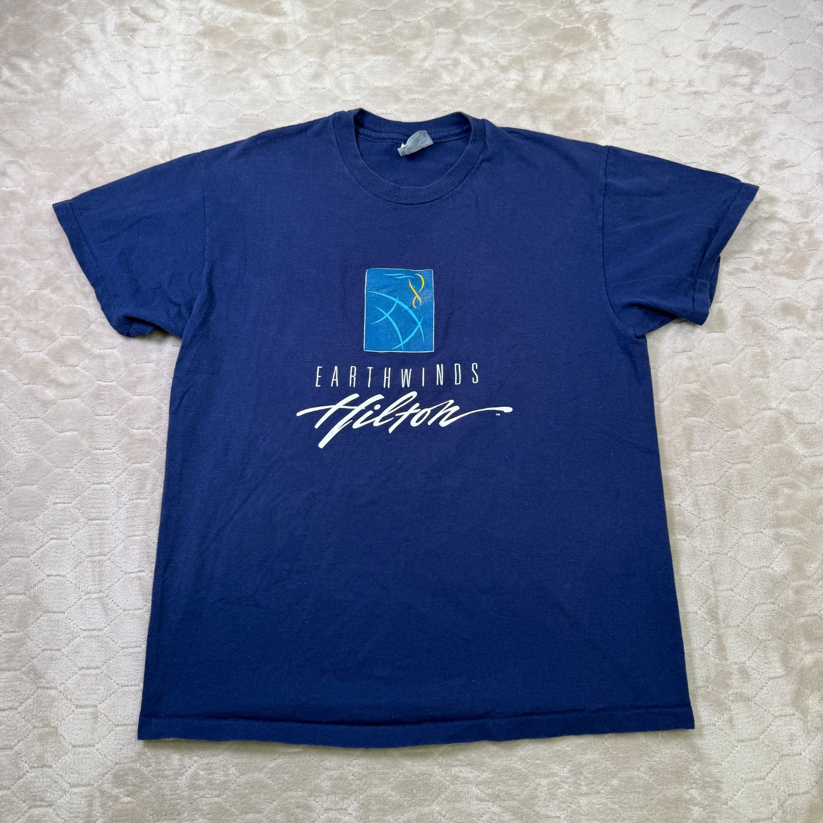 VTG Earthwinds Hilton Hotel Logo Shirt Sz Lg USA Made Single Stitch