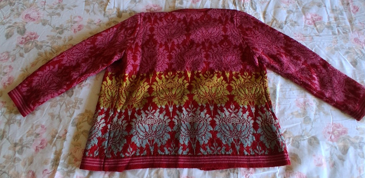 Vintage Oleana Norwegian 100% Wool Size M Sweater-Decorative Tree Design