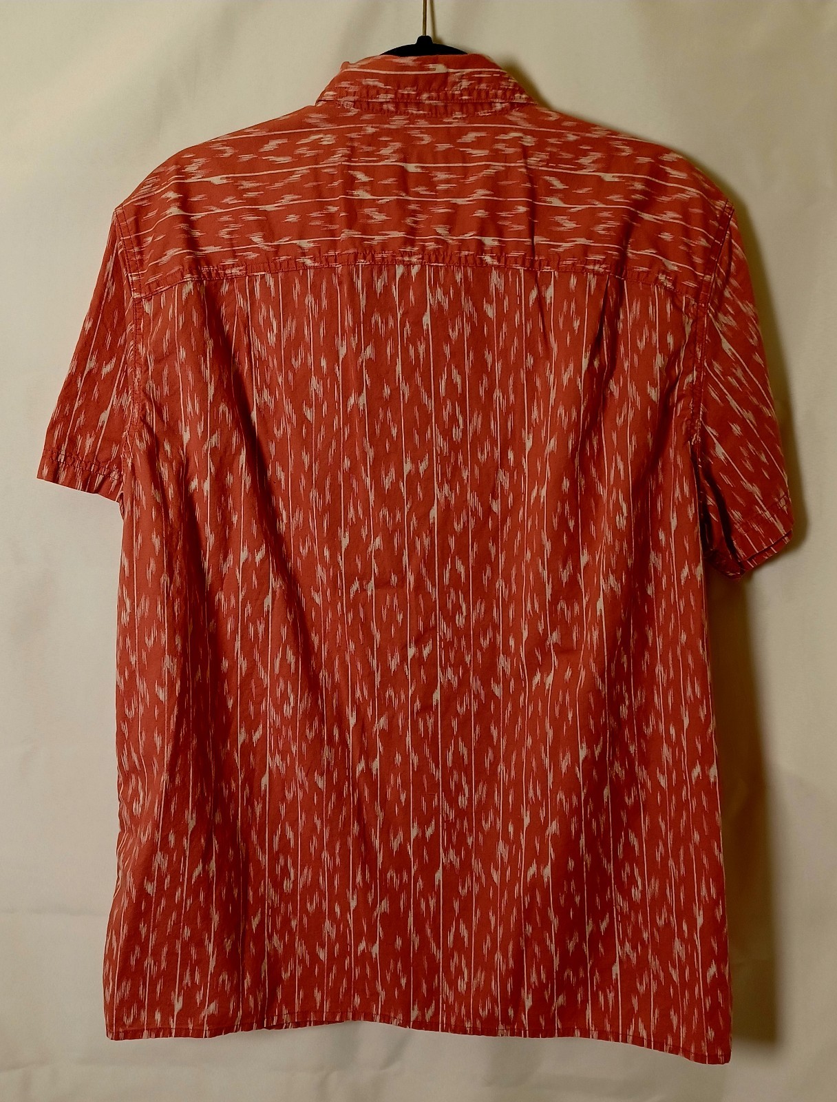 American Eagle Men’s Size Large Shirt Red Ikat Pattern Short Sleeve Button Down