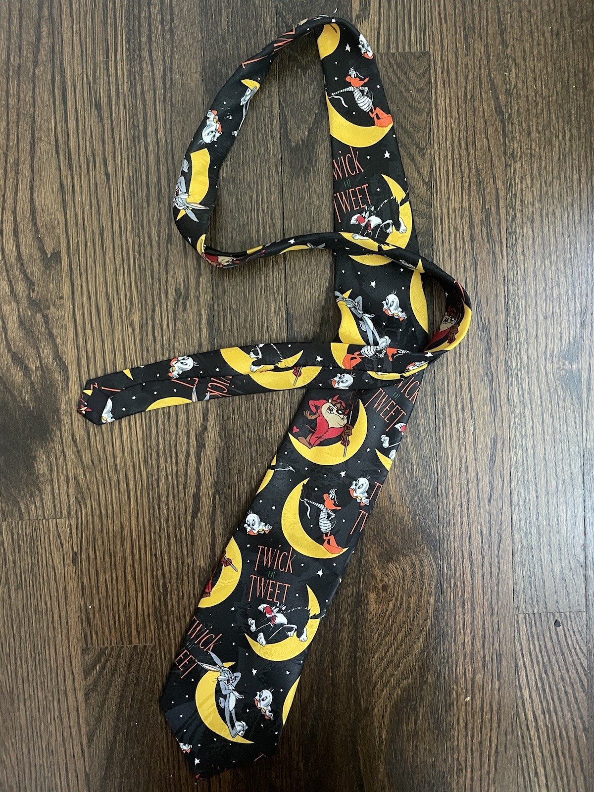 Looney Toons Mania Halloween Tie Taz, Tweety, Bugs Bunny, Sylvester