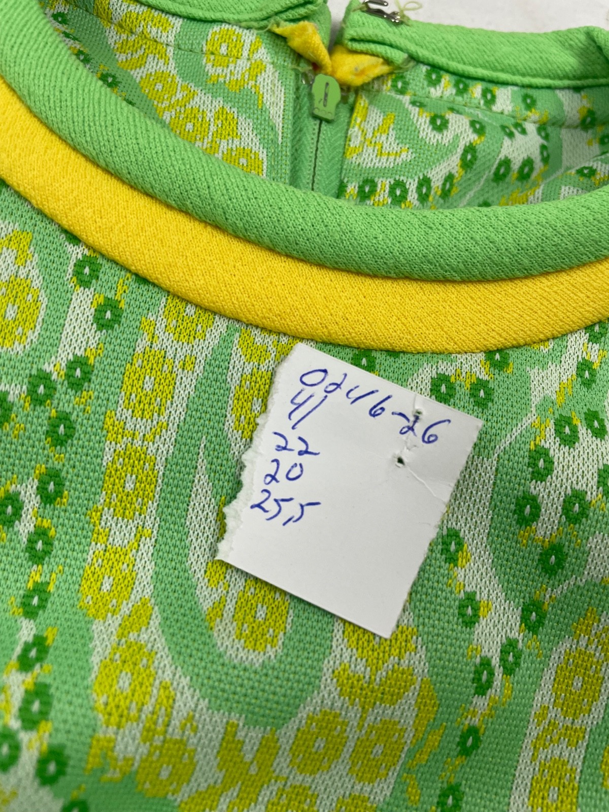 VTG 60S 70S WOMENS POLYESTER PAISLEY GREEN WHITE YELLOW SCOOTER DISCO GOGO DRESS