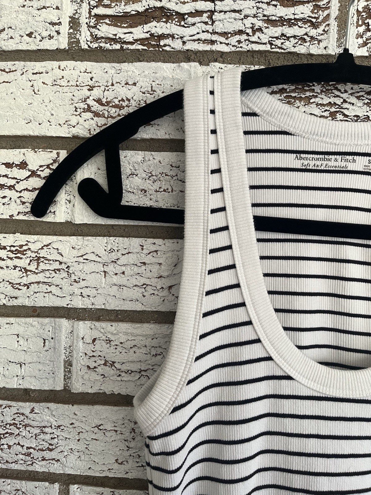 Abercrombie & Fitch Black White Striped Tank Top Modern Basic quiet luxury S