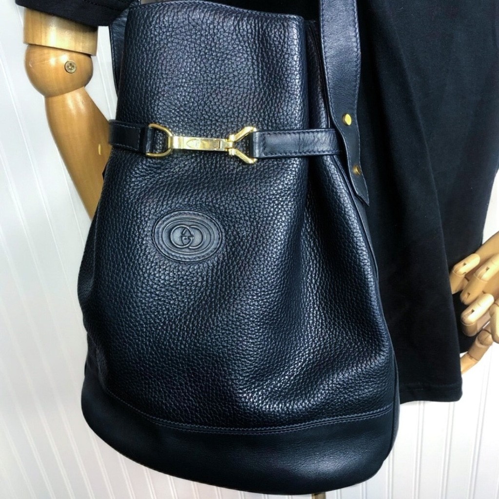 GUCCI Navy Leather Horsebit Bucket Bag Suede Lining Gucci Knight Zip Pull MINT