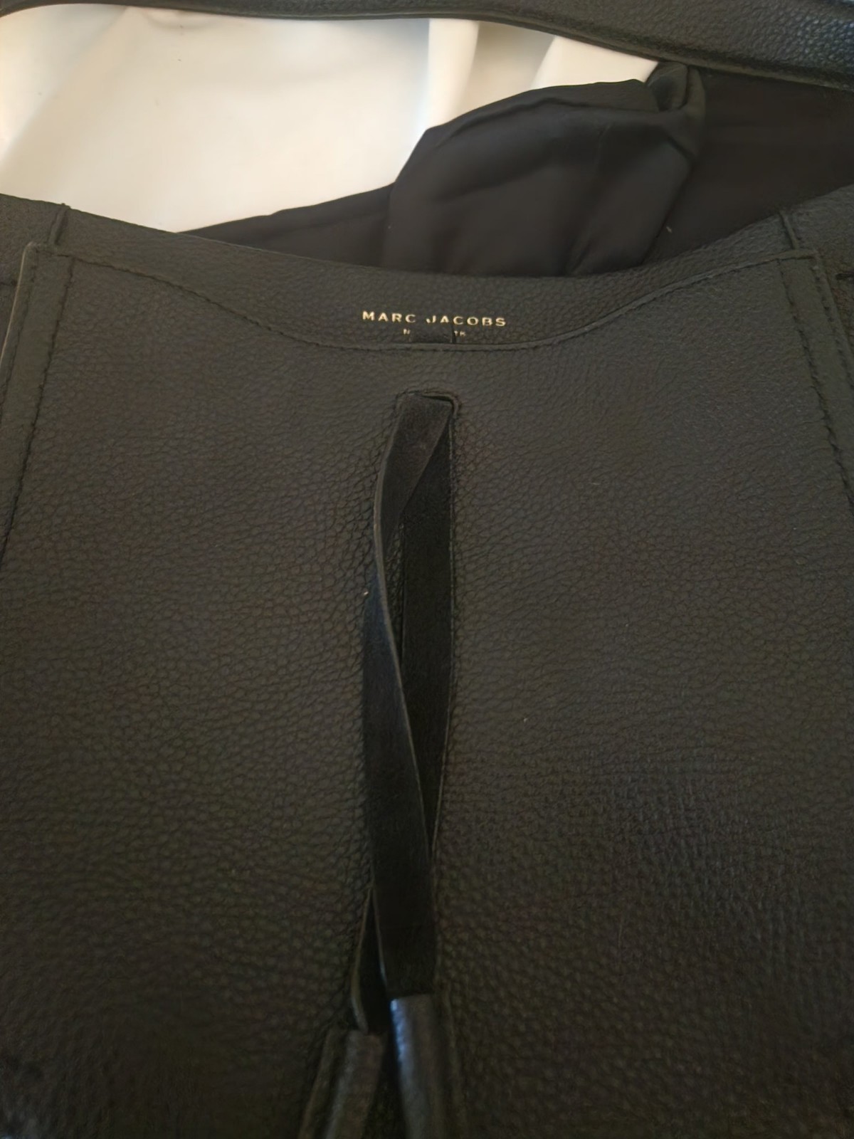 Marc Jacobs Maverick Handbag pebbled leather texture curved top edge with tassel