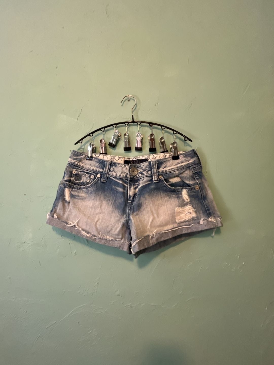 Lowrise Cotton Hint Jeans Distressed Denim Shorts Size 9
