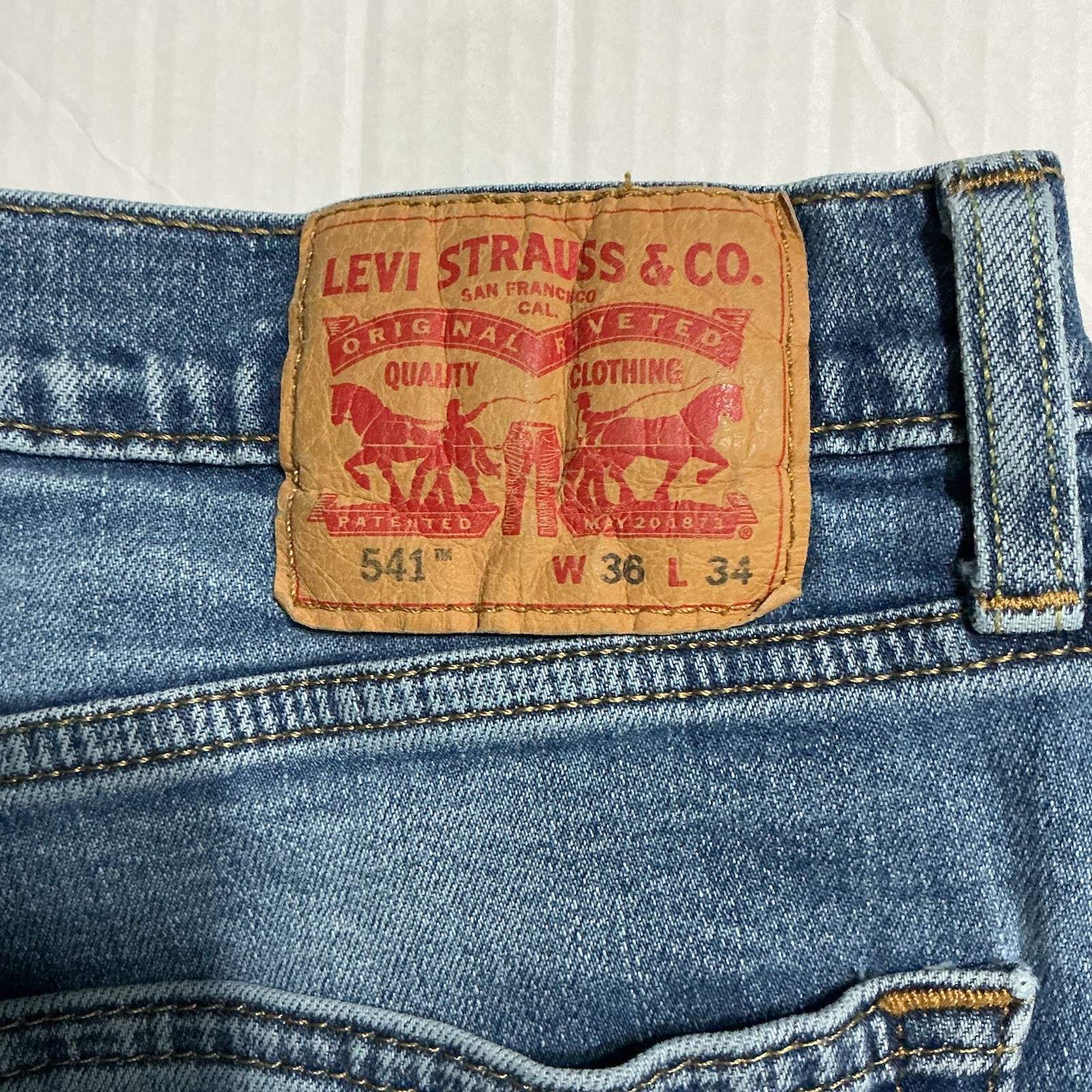 Levi’s 541 Men’s Jeans Athletic Fit, Tapered Leg, Blue Denim 36×34