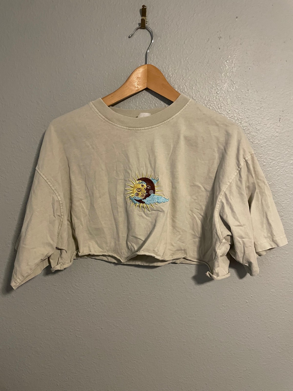 Womens Crop Top Large Beige Embroidered Sun Moon Celestial Graphic Tee Boho