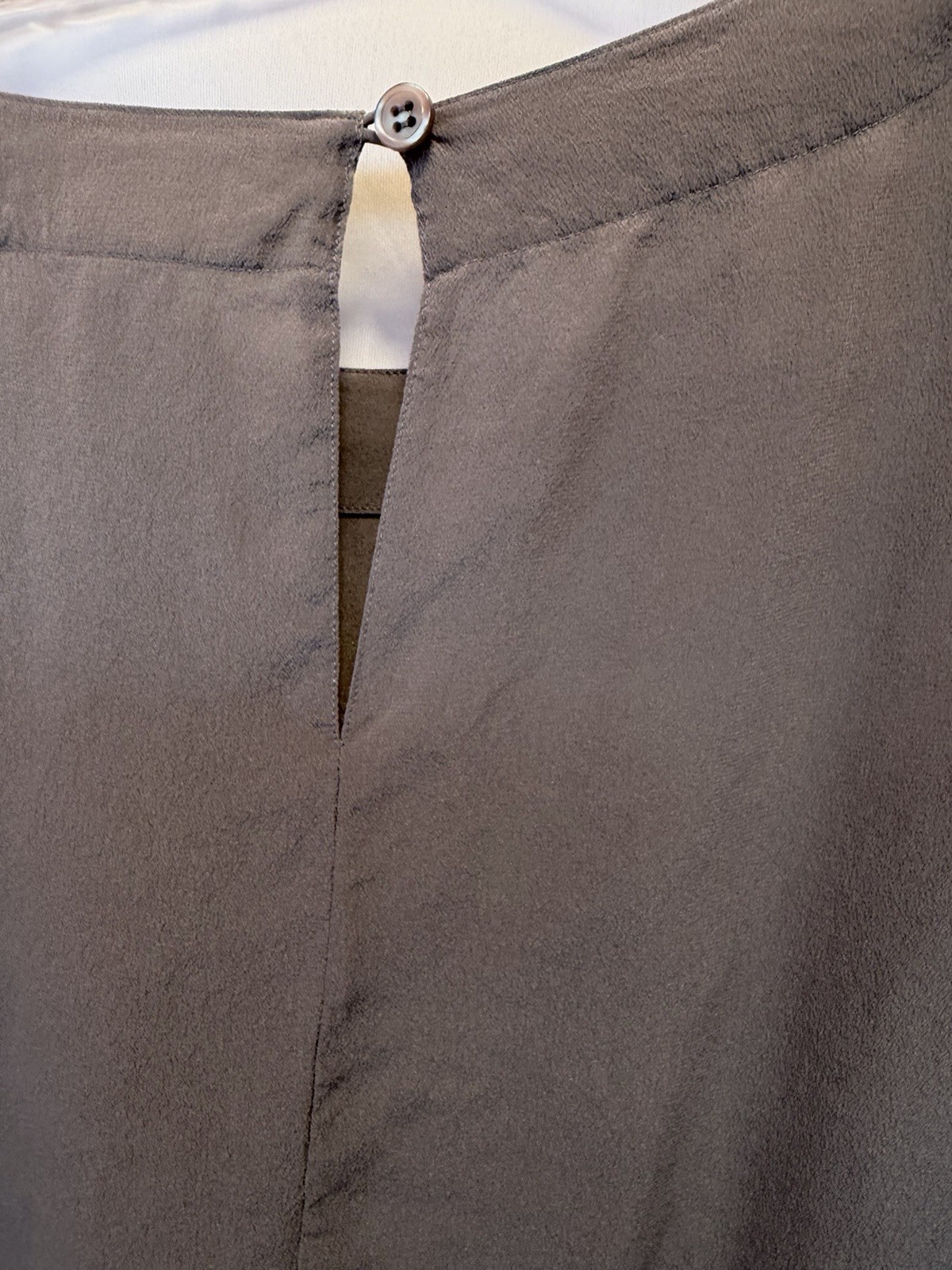 Anna and Frank Gray Solid Silk Silk Round Neck Short Sleeve Button Blouse 24