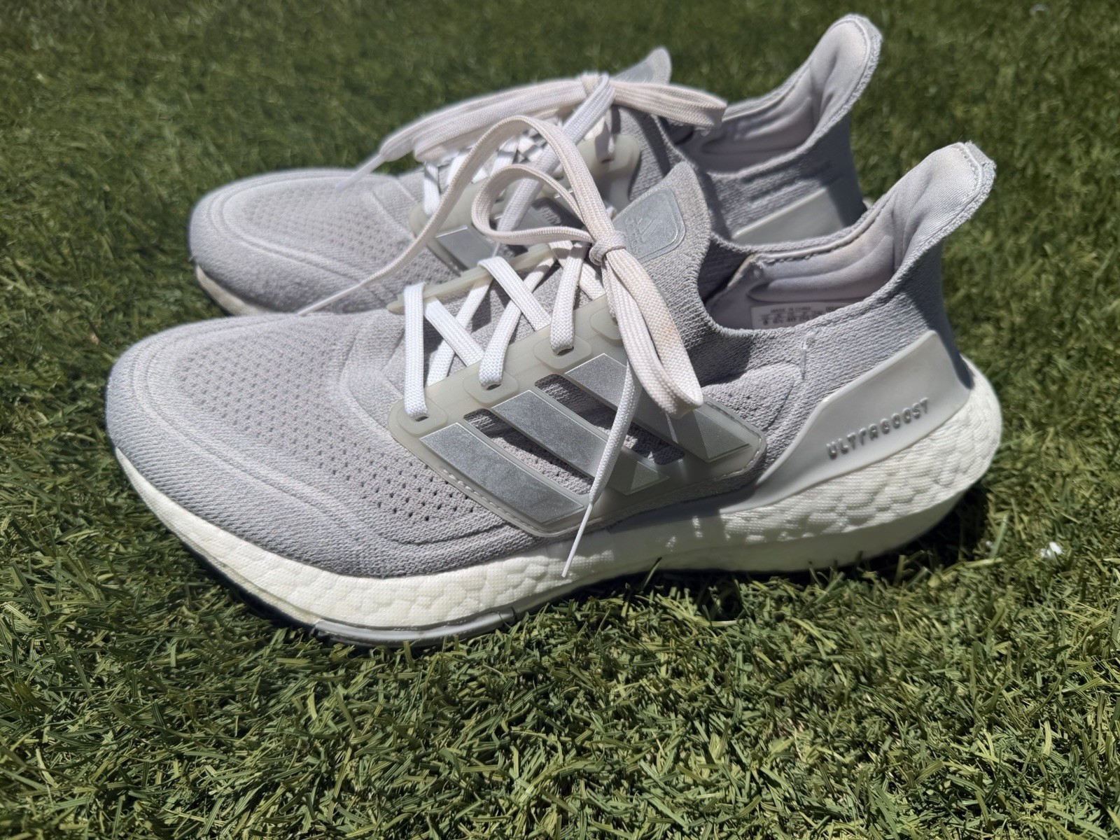 adidas Ultraboost 22 Grey Halo Silver Running Shoes GV7724 – Women’s Size 8