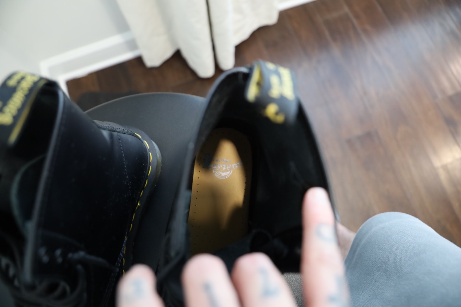 Dr ‘Doc’ Martens Mens Leather Boot size 9 AMAZING CONDITION PRICED TO SELL