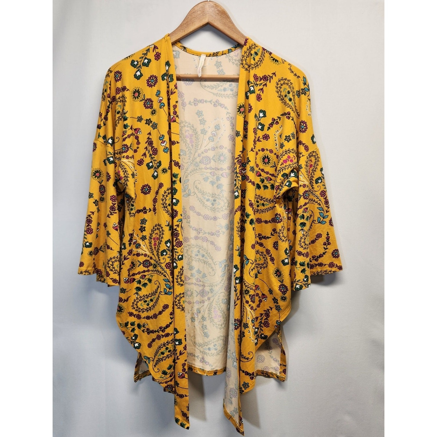 Lime n Chili Women’s Medium Open Front Cardigan Kimono Paisley Floral Golden