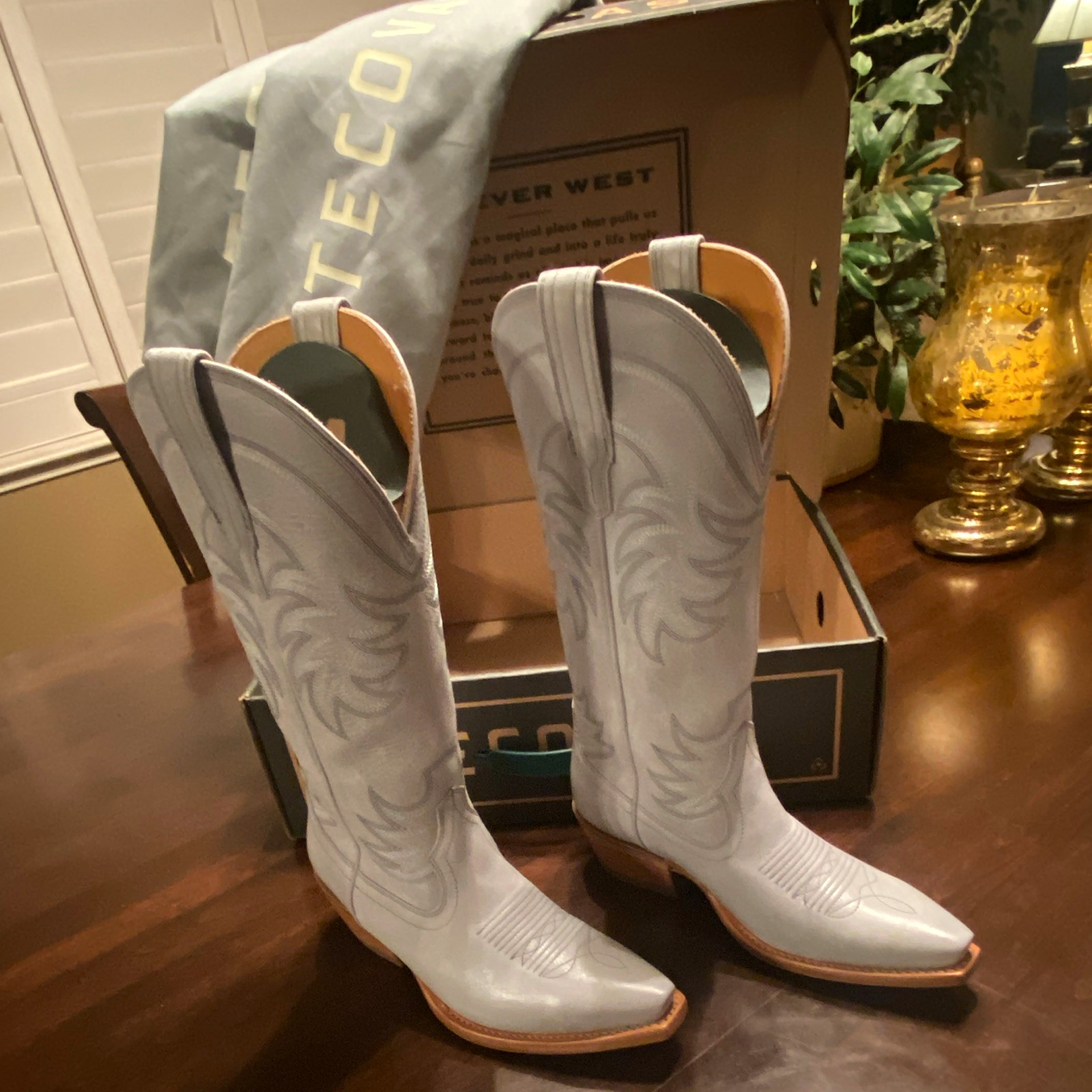 Tecovas Limited Edition Slate Blue Annie Boots 6 1/2 B New in box with boot bags