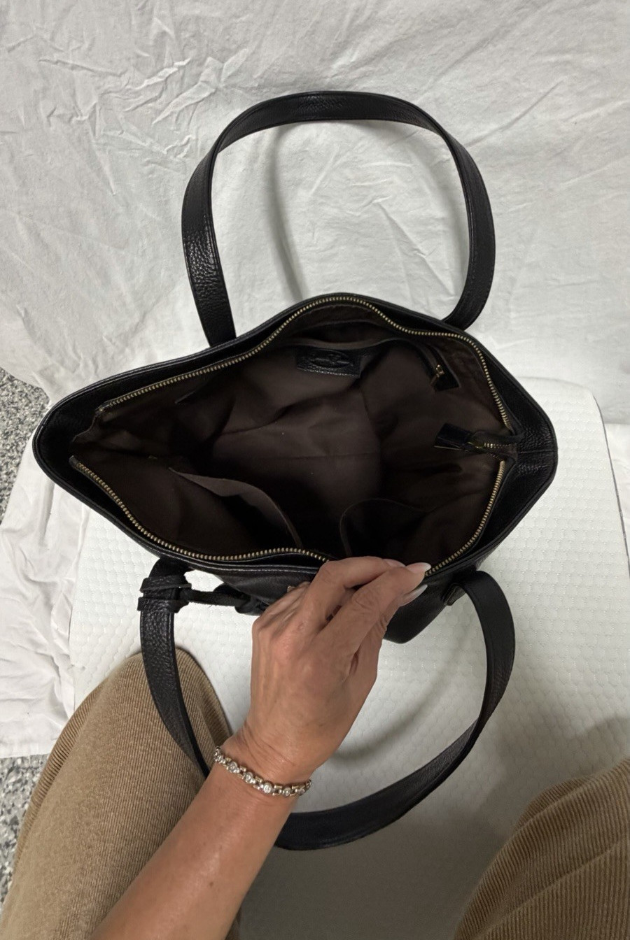 Black Pebbled Tote Zip Top Tassel Lined Inner Pockets Gold