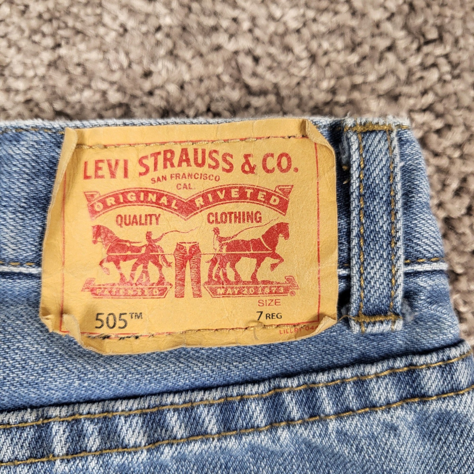 Levi’s Boys 505 Regular Fit Distressed Knee Denim Jeans Size 7 REG Light Wash