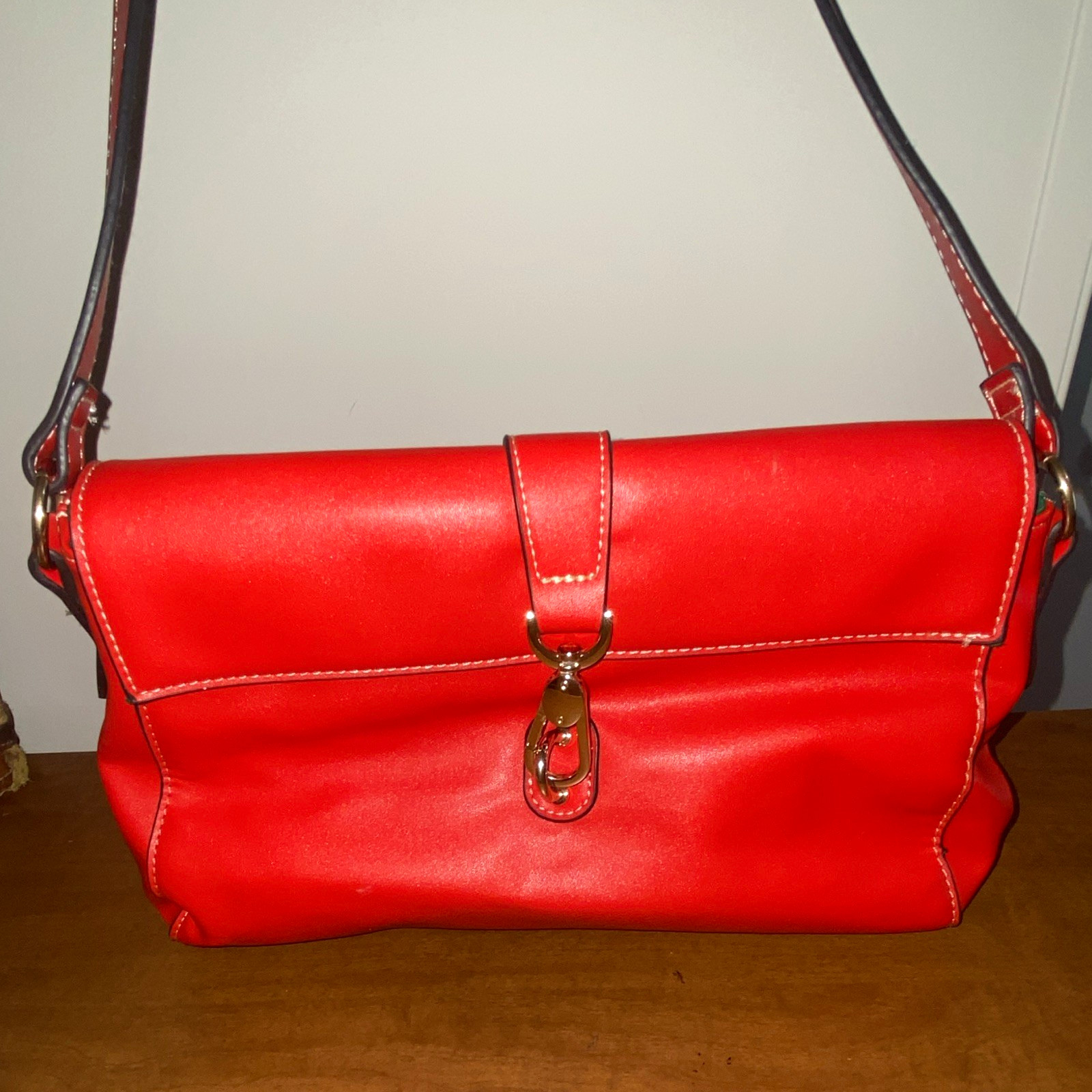 Red Leather Women’s Shoulder Bag Magnetic closure, Lined Inner Pockets